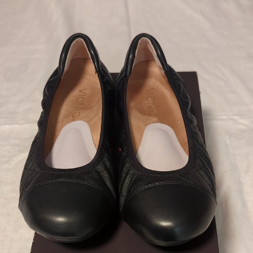 Vionic Women's Elegant Black Loafers